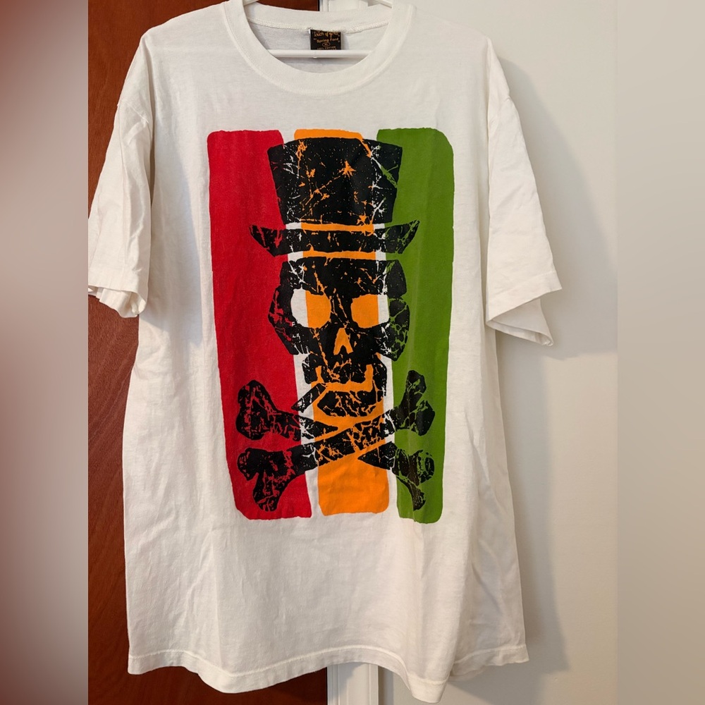 Men’s Touch Of Gold- Vintage Skull and Cross Bones Top Hat Shirt. Size XL
